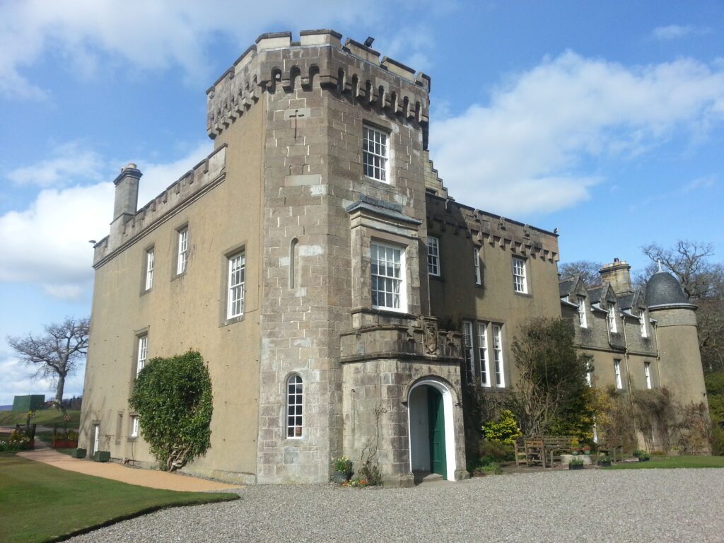 Wedding Piper At Boturich Castle - Mackenzie Bagpiping